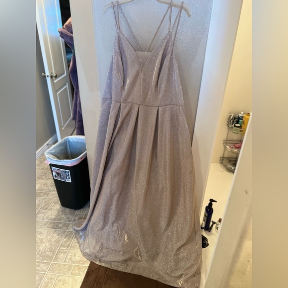 Prom dress shimmers - Picture 1 of 4
